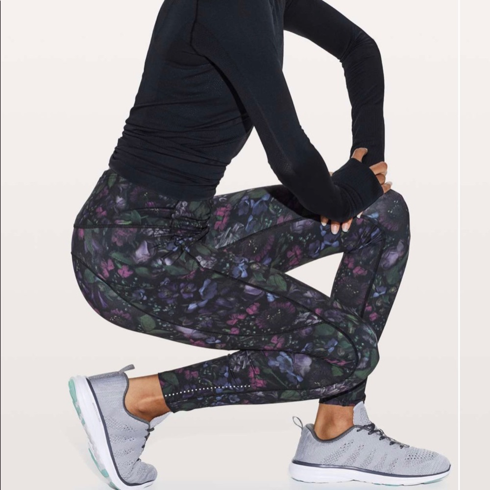 EUC Lululemon Fast &Free II 28” Frozen Flourish